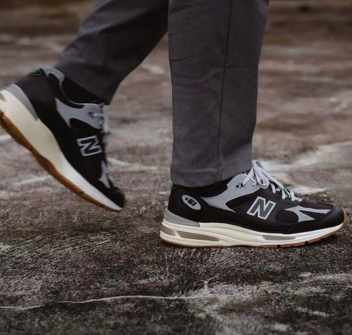 NEW BALANCE 991 V2