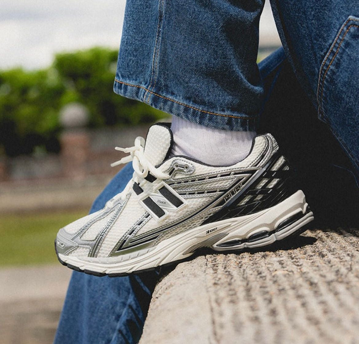 NEW BALANCE 1906R
